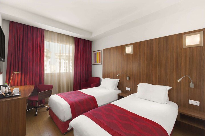 Room 5 of 28