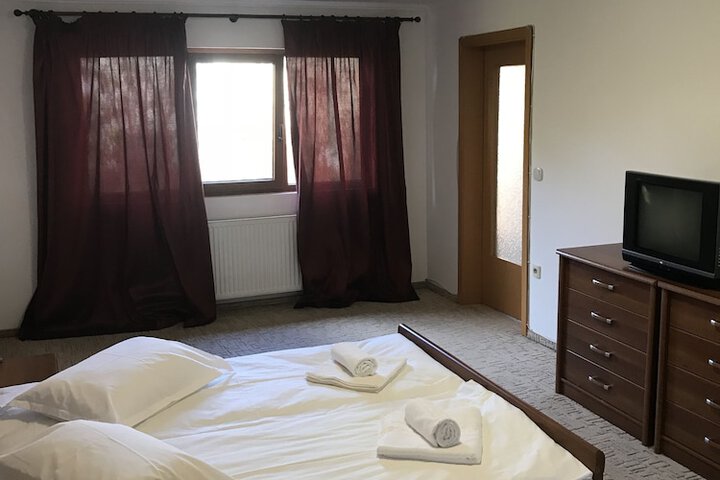 Room 11 of 12