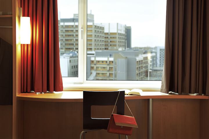 Room 2 of 64