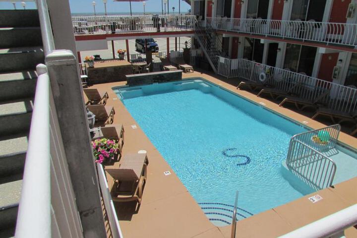 Pool 7 of 23