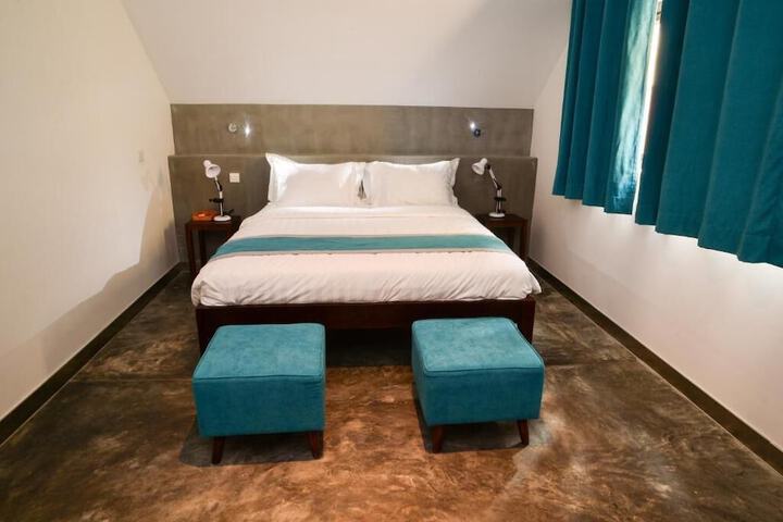 Room 27 of 83