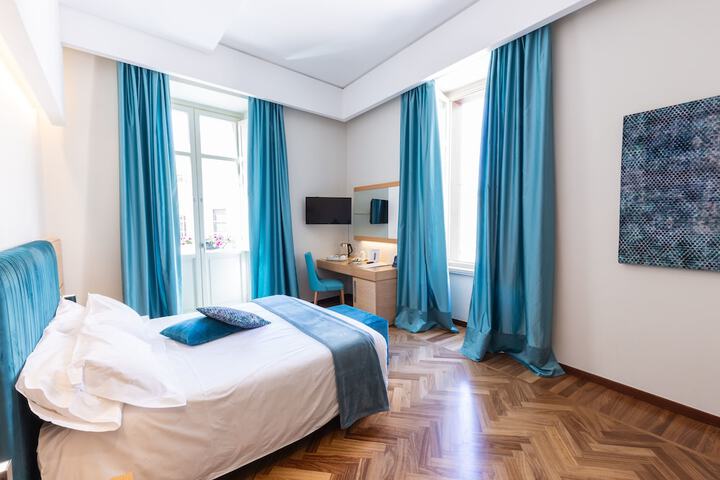 Room 16 of 42