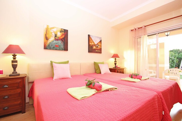 Room 12 of 83