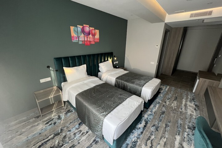 Room 7 of 47
