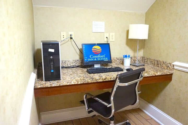 Business Center 64 of 77