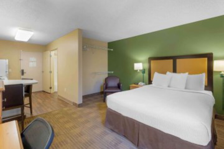 Room 5 of 27