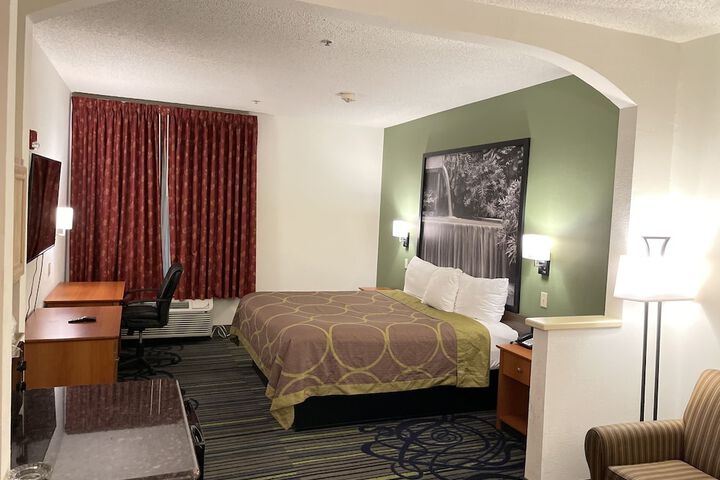 1 King Bed (12 of 18)