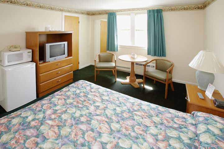 Room 3 of 136