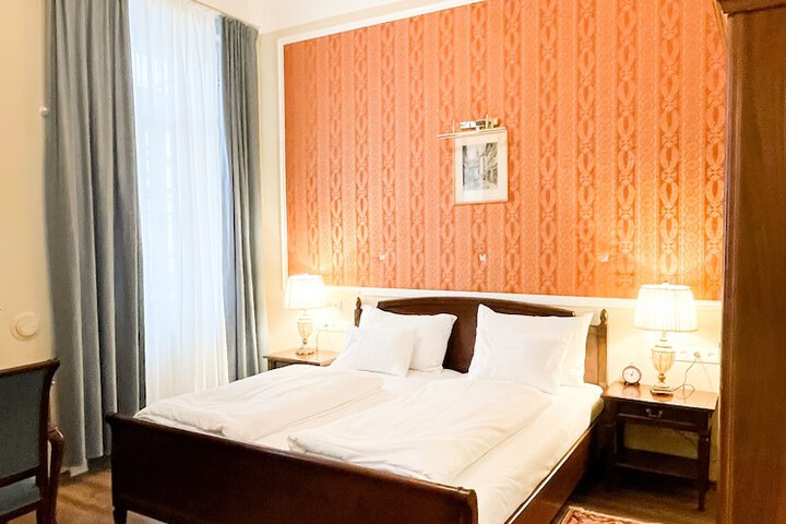 Room 26 of 40