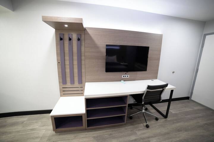Double or Twin with Double Bed (9 of 13)