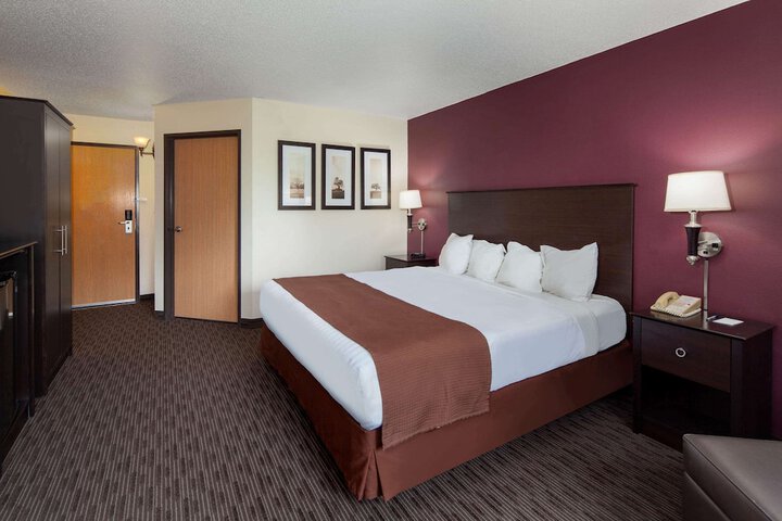 1 King Bed Second Floor No Elevator (5 of 13)