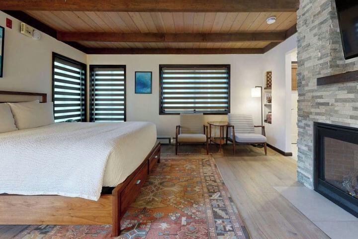 Room 5 of 20