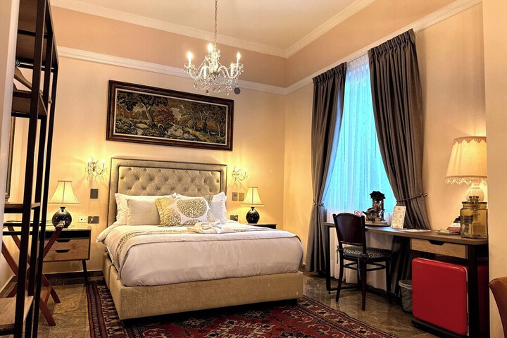 Room 3 of 49