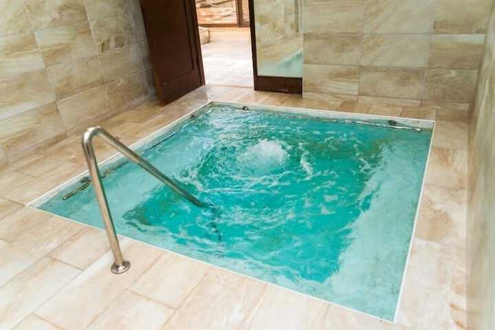 Hotel with Pool