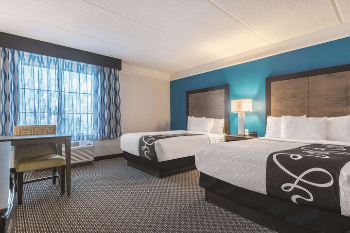 2 Double Beds (3 of 11)