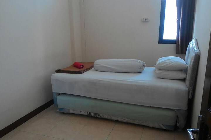 Room 11 of 19
