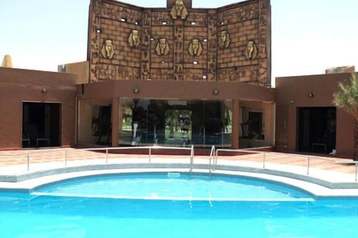 Pool Hotel