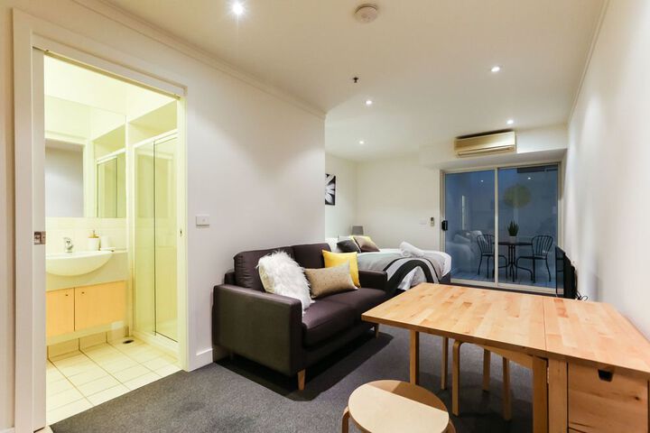 Room 9 of 16