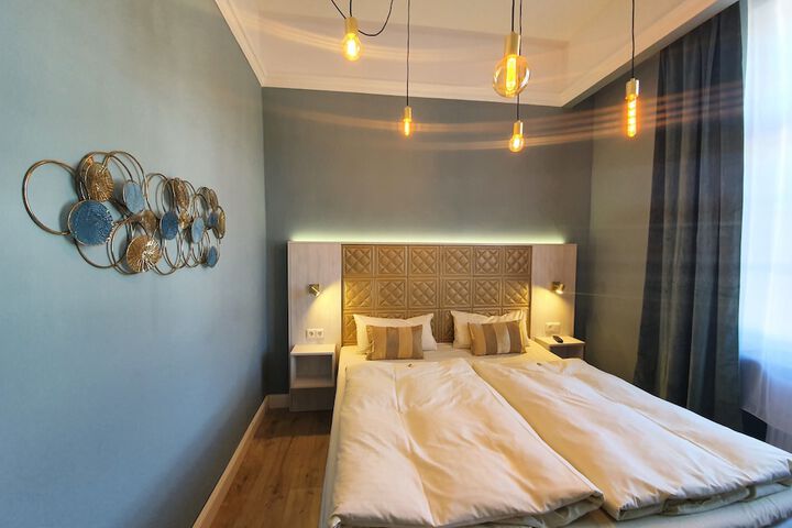 Room 14 of 76