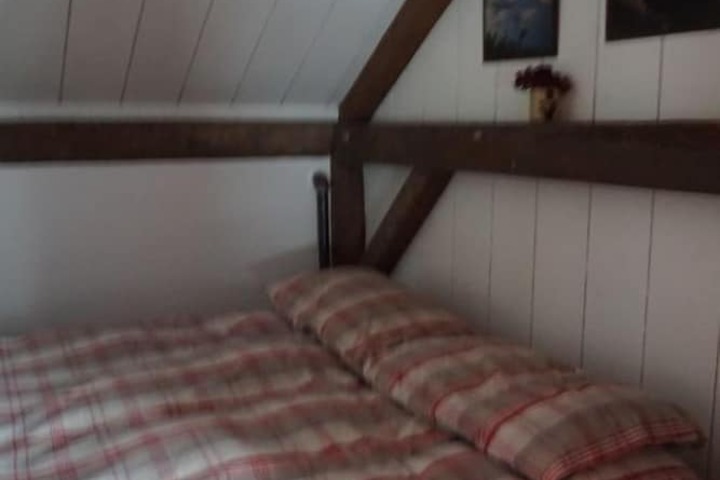Room 8 of 33