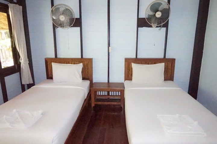 Room 11 of 80