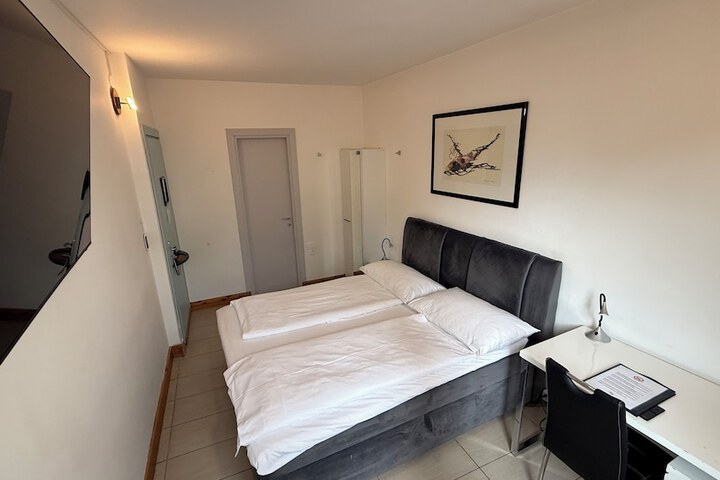 Room 11 of 36