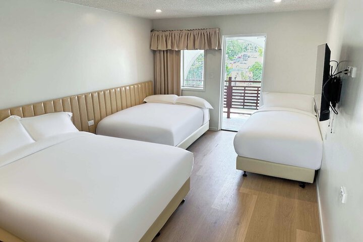 Room 12 of 33