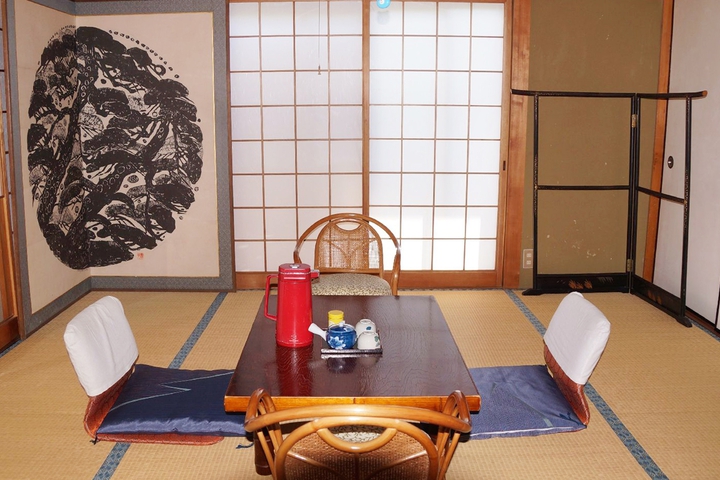 Room 10 of 36