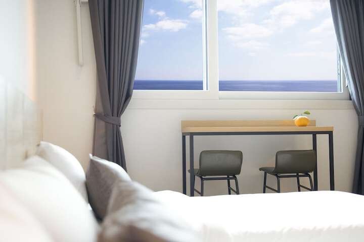 Room 14 of 32