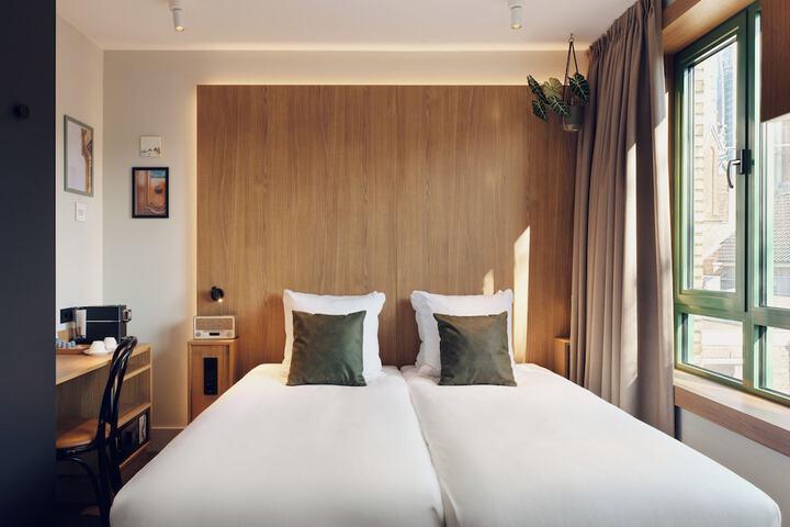 Room 10 of 56