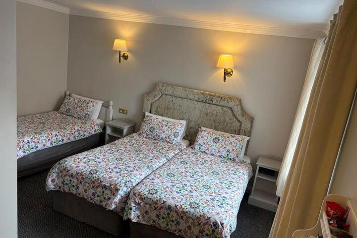 Room 5 of 18
