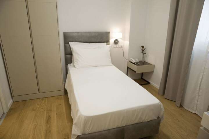 Room 11 of 23