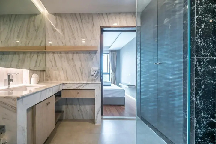 Room 3 of 20