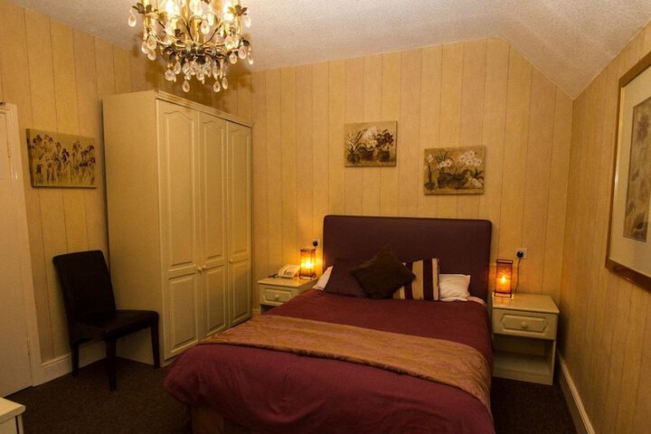 Room 6 of 49