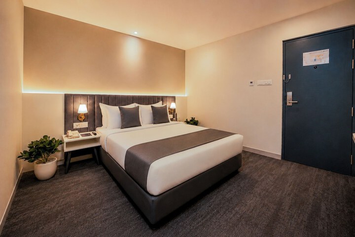 Room 18 of 33
