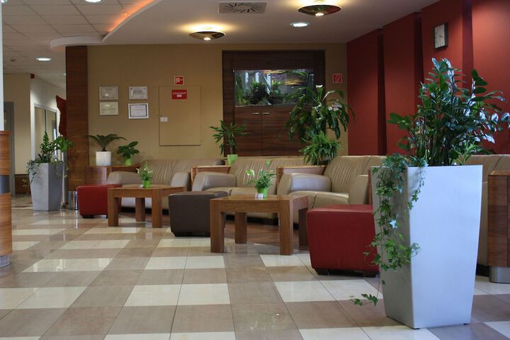 Entrance & Lobby