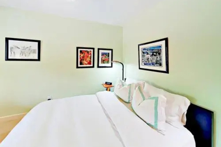 Room 2 of 3