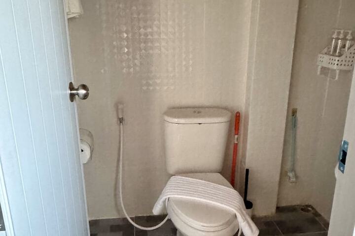 Room 15 of 28