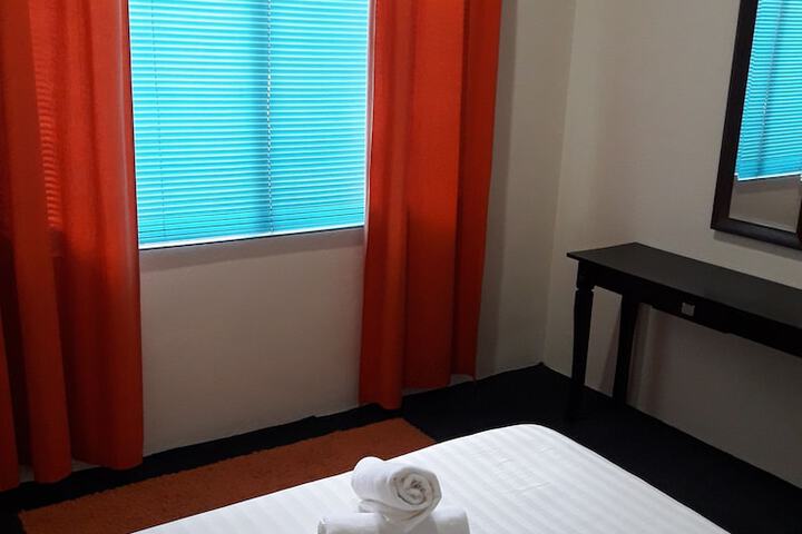 Room 5 of 15