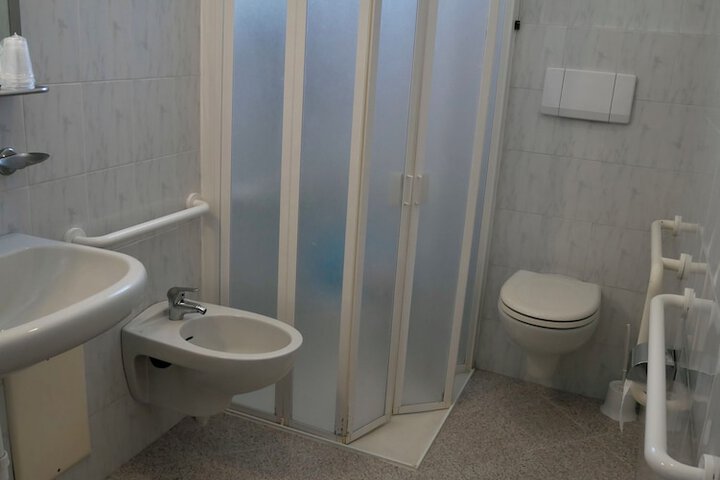 Room 15 of 39