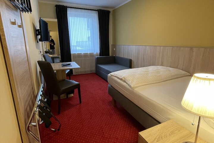 Room 16 of 99