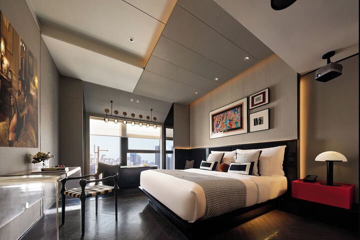 Room 13 of 38