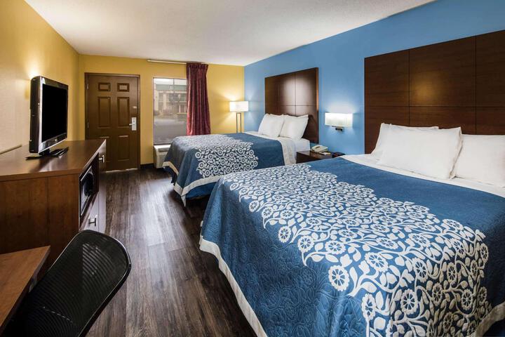 2 Queen Beds (5 of 5)