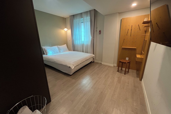 Room 30 of 49