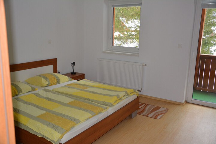 Room 2 of 32