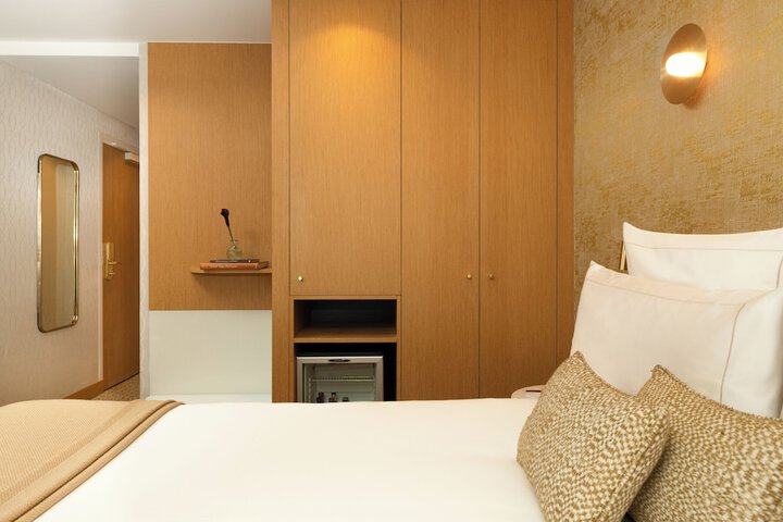 Room 34 of 73
