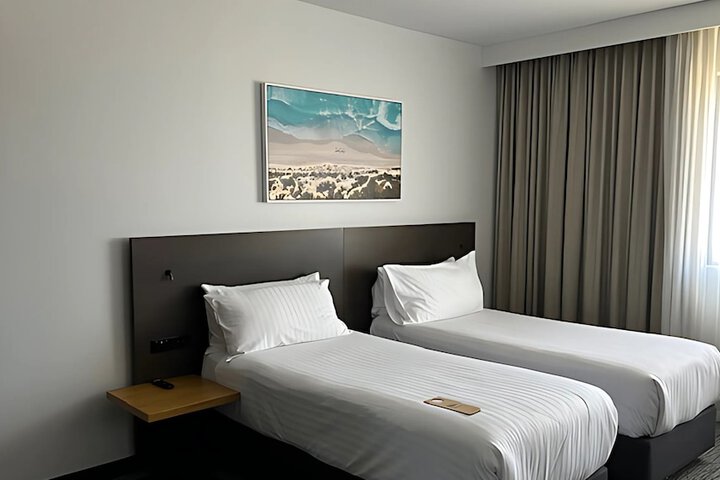 Room 32 of 99