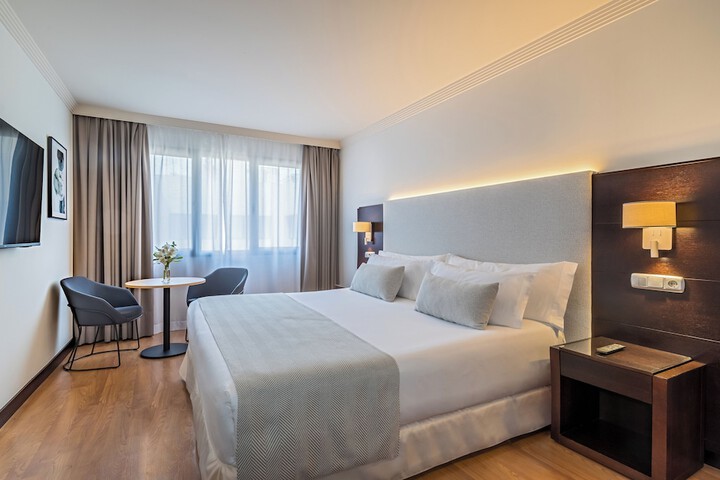 Room 32 of 111