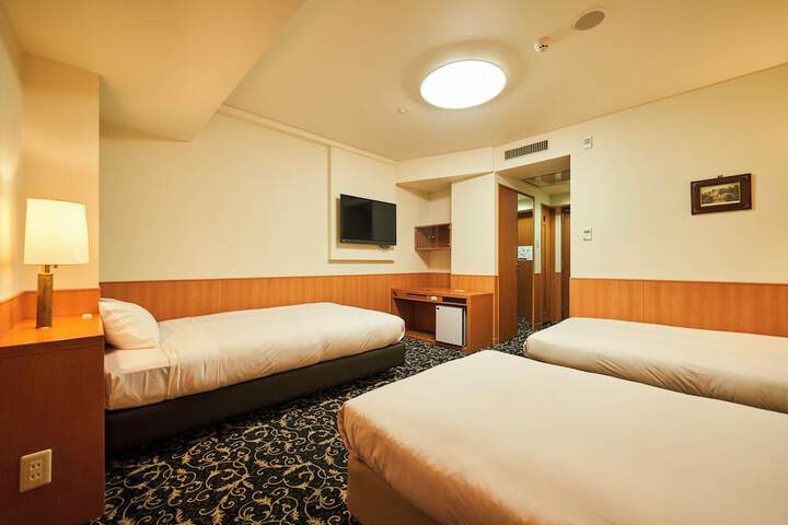 Room 19 of 152