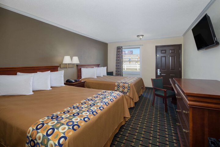 2 Double Beds (8 of 12)